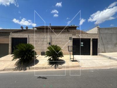 Casa para Venda, em Caldas Novas, bairro Setor Universitrio, 3 dormitrios, 2 banheiros, 1 sute, 3 vagas