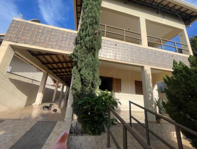 Sobrado para Venda, em Caldas Novas, bairro Est�ncia Itanhang�, 4 dormit�rios, 2 banheiros, 2 su�tes, 5 vagas