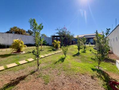Casa para Venda, em Caldas Novas, bairro Setor Lagoa Quente, 3 dormit�rios, 2 banheiros, 1 su�te, 3 vagas